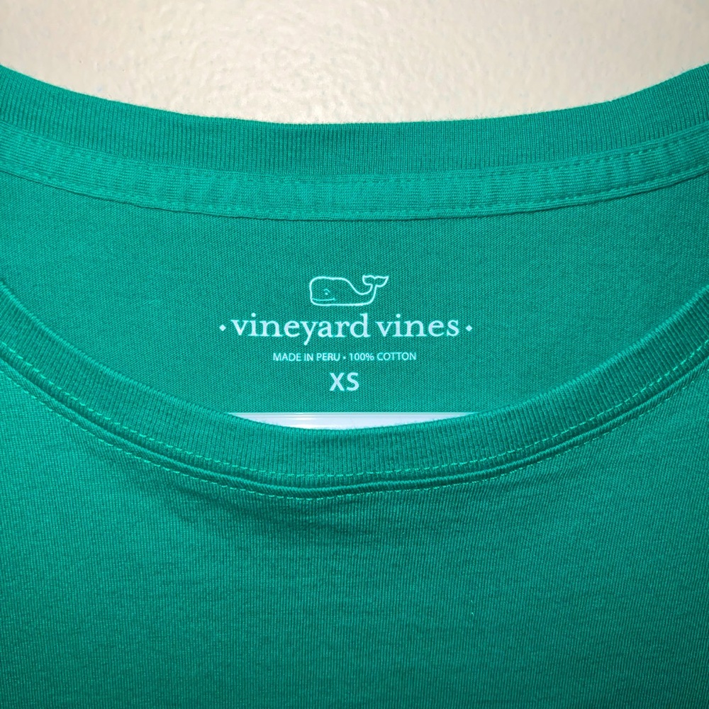 Vineyard Vines size XS crew neck tshirt green and pink